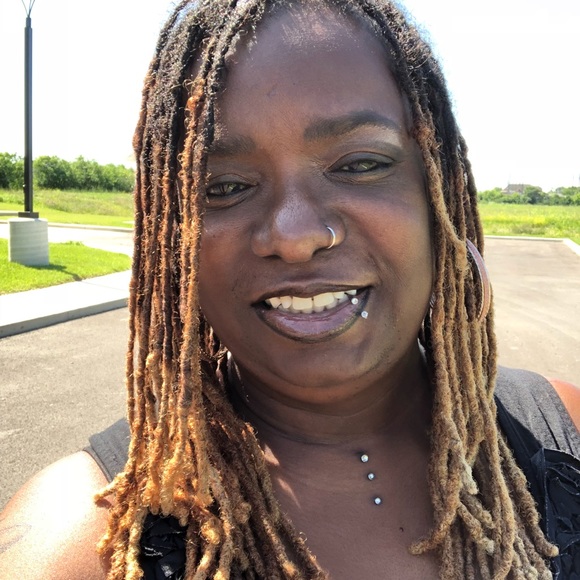 Meet your Posher, Crystal - Picture 7 of 8